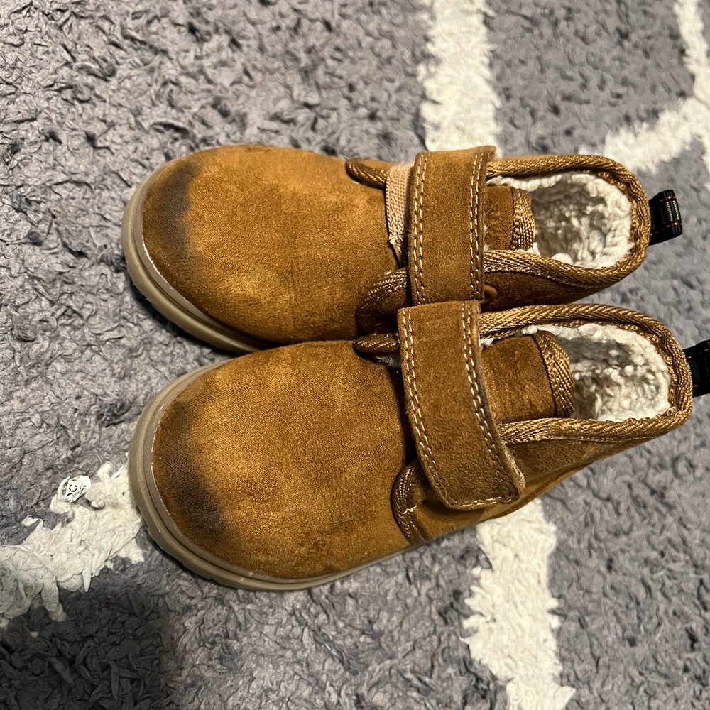 Tan kids size 6 boots